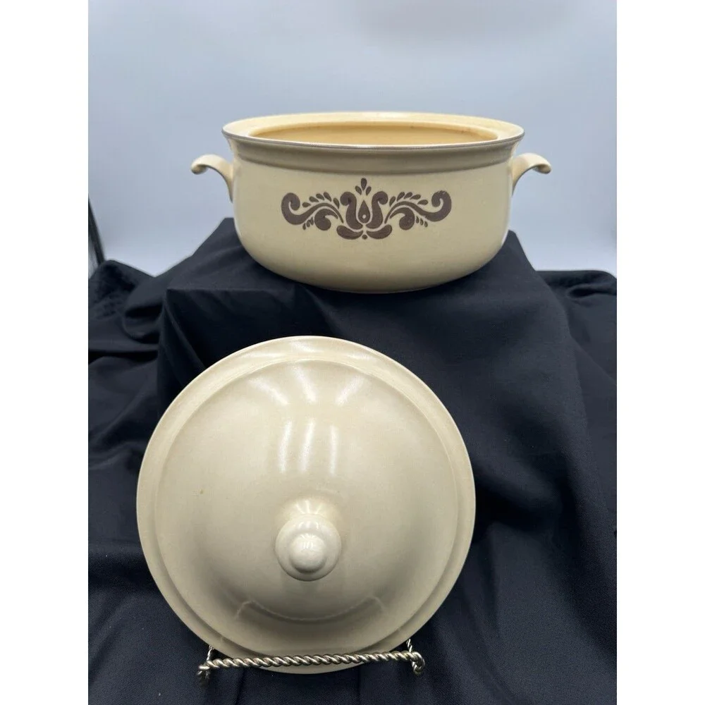 Vtg Pfaltzgraff VILLAGE 2 QT Round Covered Casserole Bowl Dish Brown Cream USA